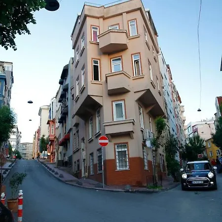 Unique And Experience Taksim Apartment